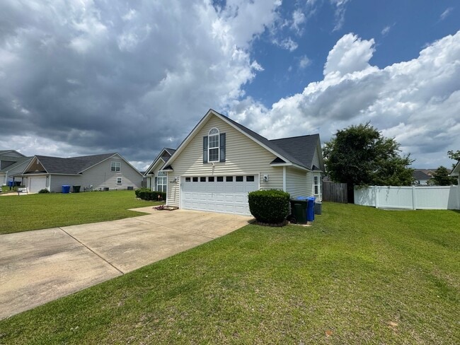 Building Photo - Charming 3 Bed Home Plus Bonus Room