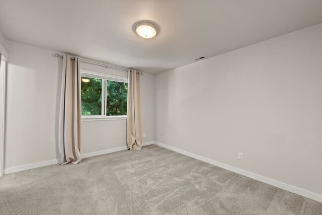 Building Photo - Stunning 4BR/2.5BA Home in Lake Forest Park ?