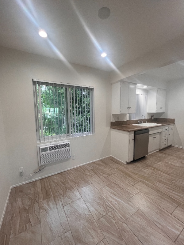 Building Photo - 251 N El Molino Ave