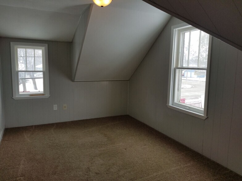 Building Photo - 842 4th St SW