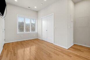 Building Photo - 1247 Penn St NE