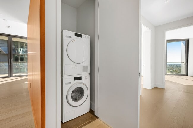 Building Photo - 211 Elm Ct