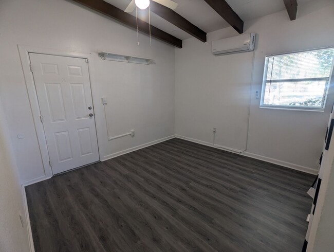 Building Photo - Charming and Spacious 3-Bedroom Home for Rent, furbabies are Welcome!