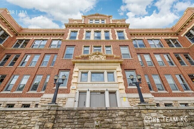 Building Photo - 310 E 39th-