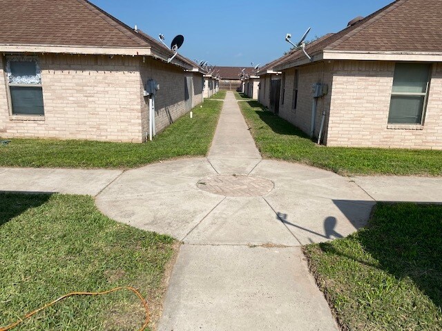 Building Photo - 1001 Cedarwood Dr