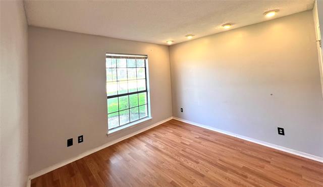 Building Photo - 300 W Stoneybrook Dr