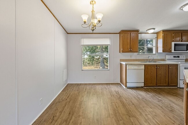 Building Photo - 182 Carmen Blvd