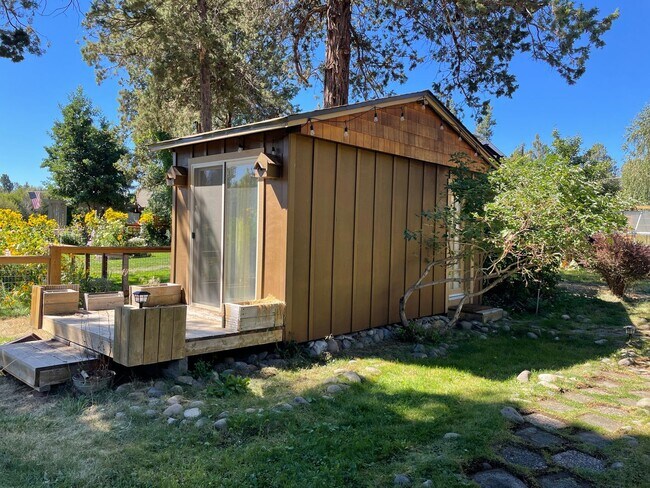 Building Photo - Deschutes Riverfront Home in Tumalo | 3 Bed + Office | Landscaping Included