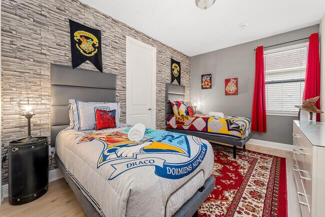 Building Photo - 421 Burma St