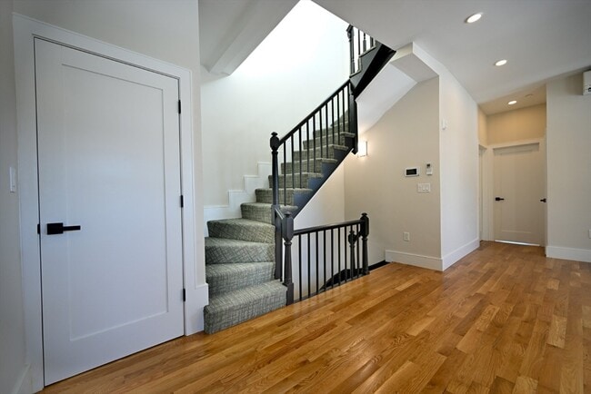 Building Photo - 18 Winchester St