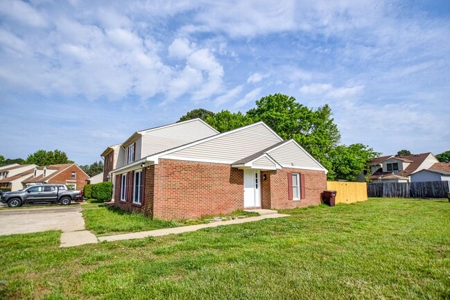 Building Photo - 3900 Raintree Ct