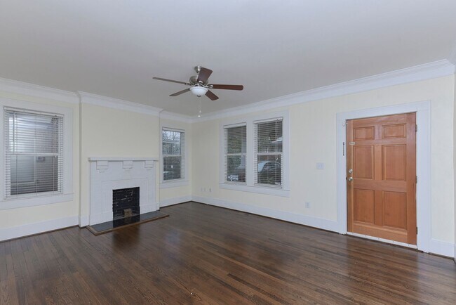 Building Photo - Cozy 3BR/2BA Home Steps from USC – PRE-LEA...