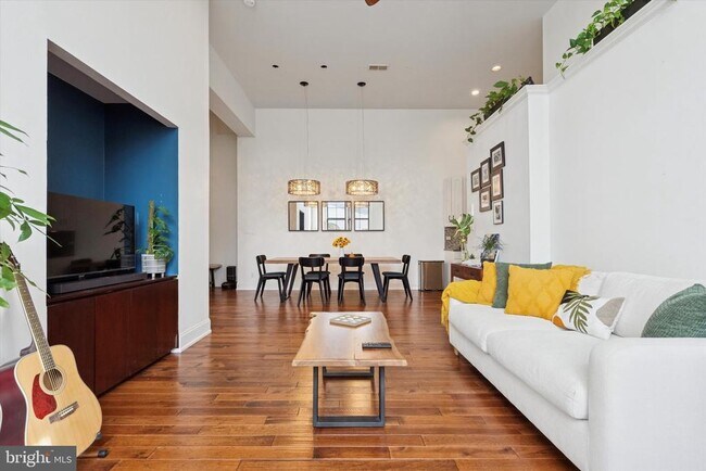 Building Photo - 246 Fitzwater St