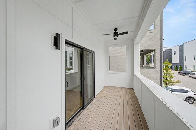 Building Photo - Stunning 3BR/3.5BA contemporary condo in the heart of Wedgewood-Houston!