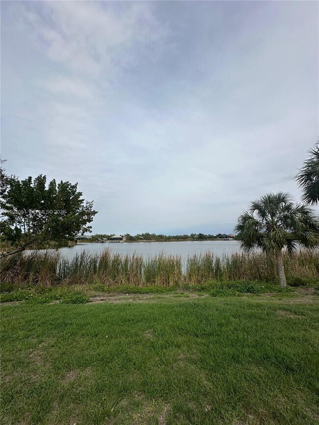 Building Photo - 10087 Amicola St