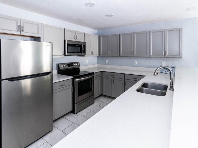 Building Photo - 133 W Park Ave