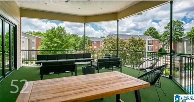 Building Photo - 210 15th St E