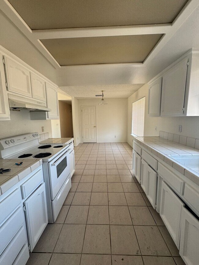 Building Photo - Charming 3 Bed, 2 Bath Home on a large late in  Madera Estates Rent