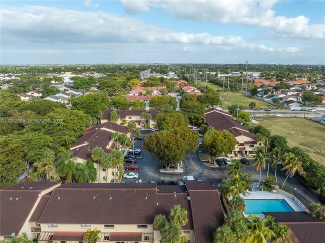 Building Photo - 6236 SW 136th Ct