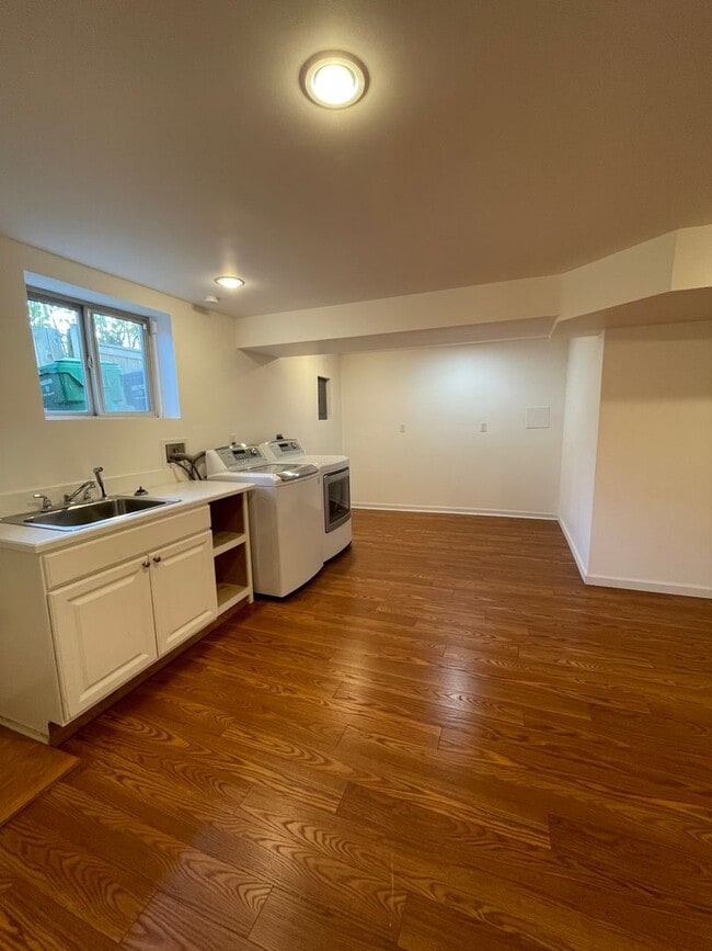 Building Photo - Sweet Maple Leaf Home for Lease