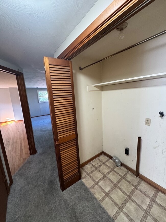 Building Photo - 626 W Warren St