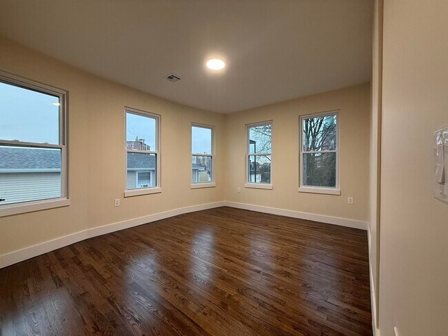 Building Photo - 165 Danforth Ave