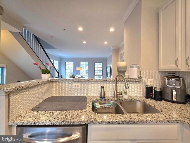 Building Photo - 5300 Arapaho Ln