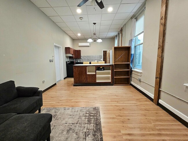 Building Photo - 4 N Park Pl