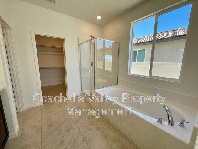 Building Photo - 11611 S Crescent St