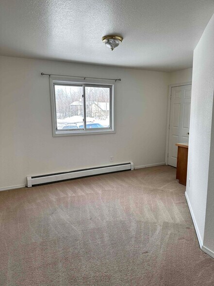 Building Photo - 1580 Chattaroy Cir