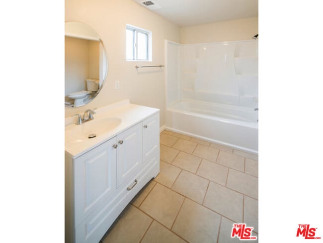 Building Photo - 705 N Dillon St