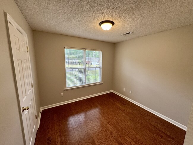 Building Photo - 103 Balsam Poplar Way
