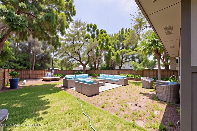 Building Photo - 1919 Poinsetta Blvd