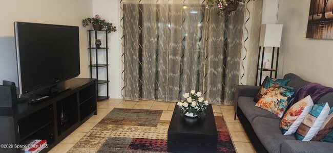 Building Photo - 520 Palm Springs Blvd