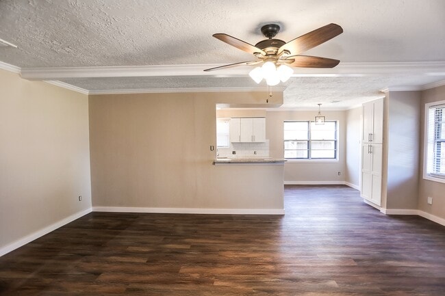 Building Photo - 502 Rosewood Dr