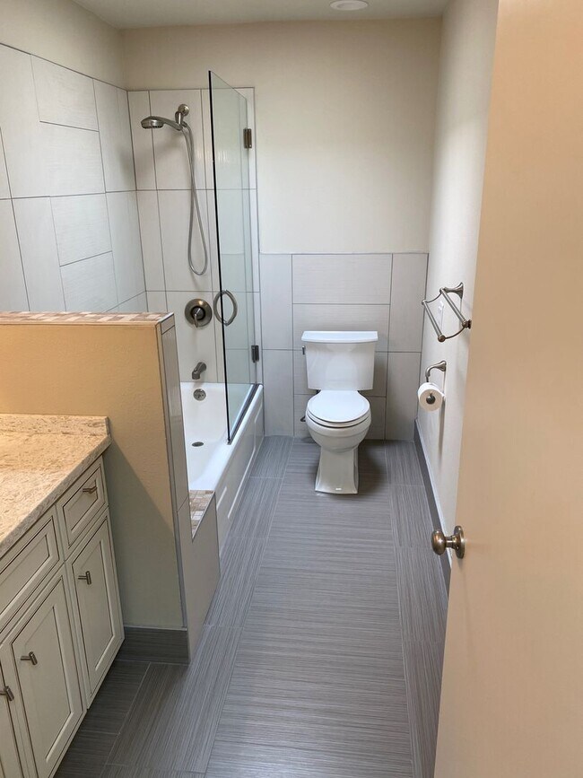 Building Photo - $4900-  Mountain View Townhouse-2 bedroom 2.5 bath.