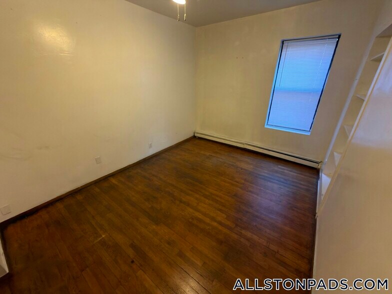 Building Photo - 46 Park Vale Ave