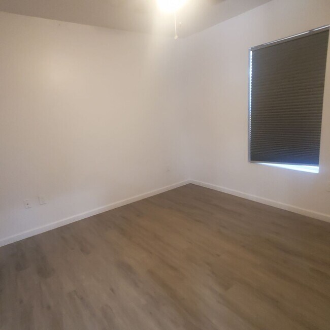 Building Photo - New Home Centrally Located