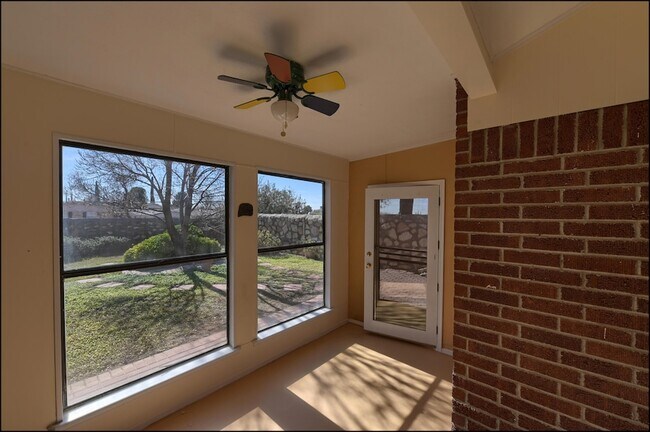 Building Photo - 6622 Dawn Dr
