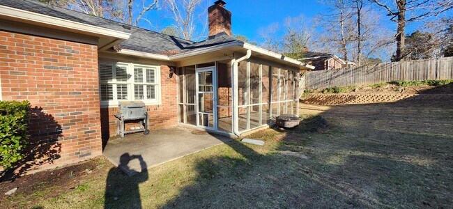 Building Photo - 4 bedroom home in North Columbus
