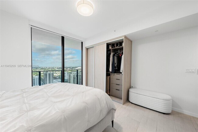 Building Photo - 1000 Brickell Plaza