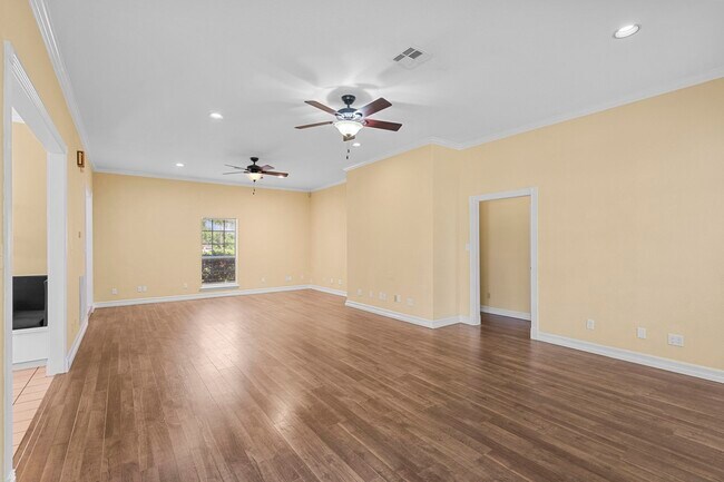 Building Photo - 616 Westwood Cir
