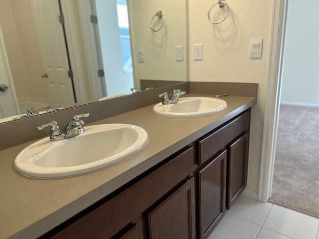 Building Photo - Modern 4-Bed Ranch in Erie with 13-Ft Ceil...