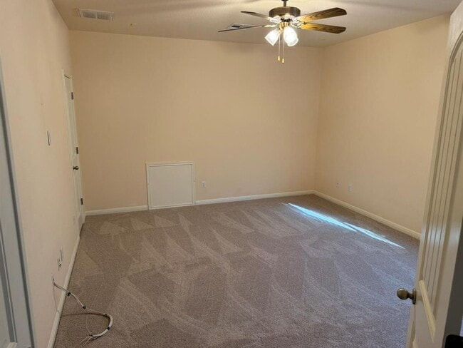 Building Photo - 4387 Green Tree Dr