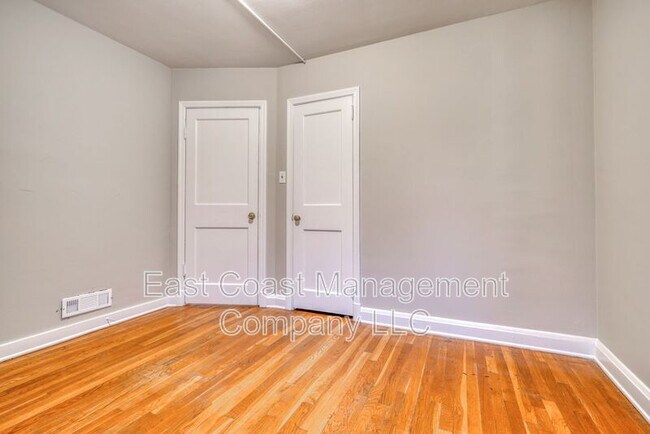 Building Photo - 9616 Mason Ave