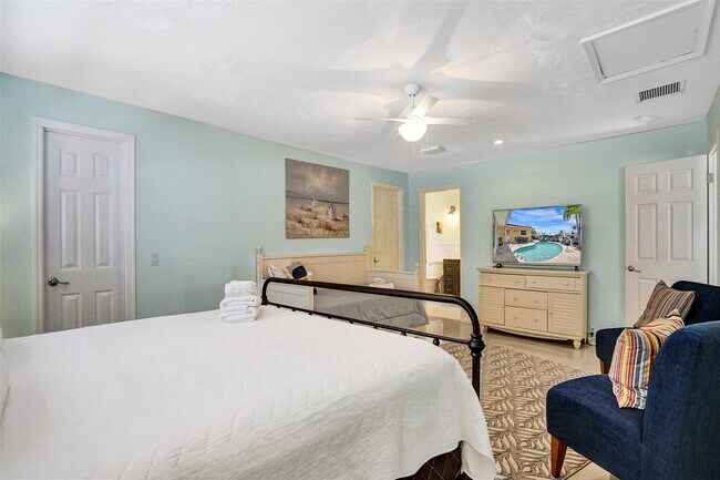 Building Photo - 2051 Coral Reef Dr