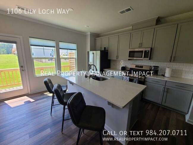 Building Photo - Spacious 4 bedroom 4 Bath Modern Townhome ...