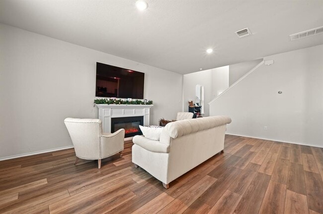 Building Photo - 632 Pepperbark Loop