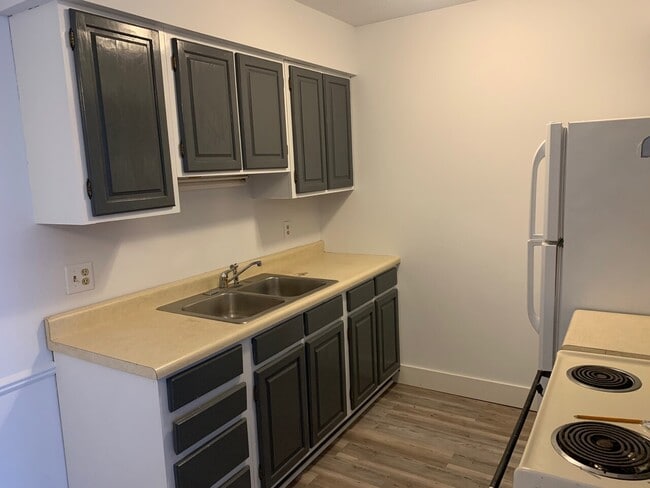 Building Photo - Country Acres