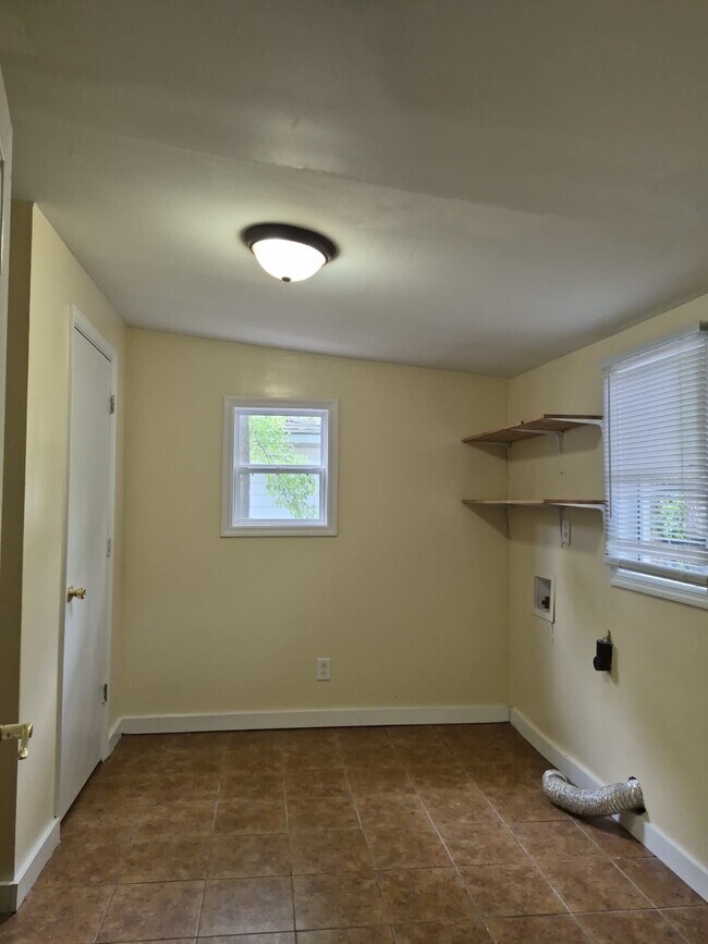 Building Photo - 206 W 60th St